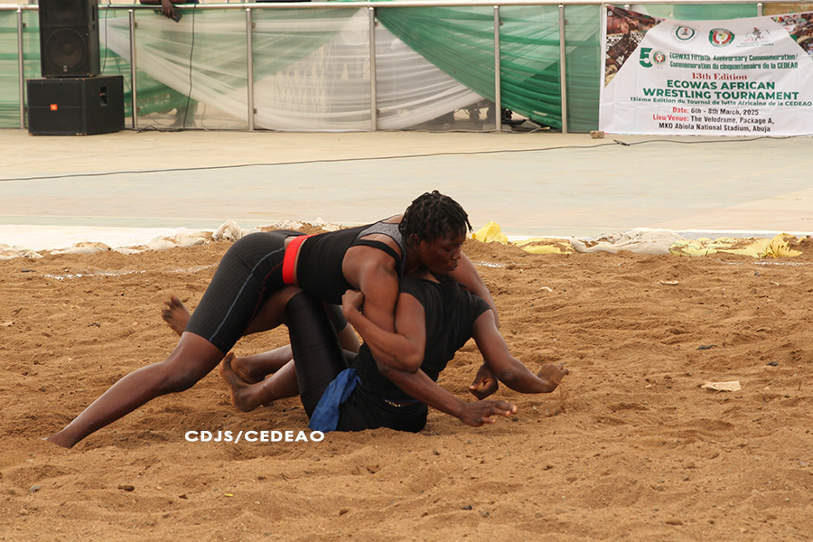 Une vue en image de la 13e édition du Tournoi de Lutte Africaine de la CEDEAO, une activité sportive régionale du Centre de Développement de la Jeunesse et des Sports de la CEDEAO