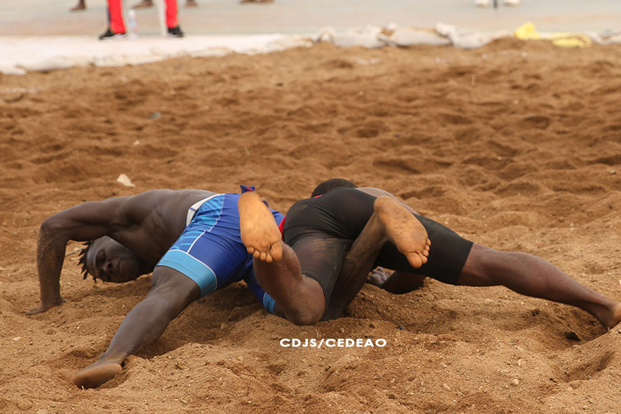 Une vue en image de la 13e édition du Tournoi de Lutte Africaine de la CEDEAO, une activité sportive régionale du Centre de Développement de la Jeunesse et des Sports de la CEDEAO