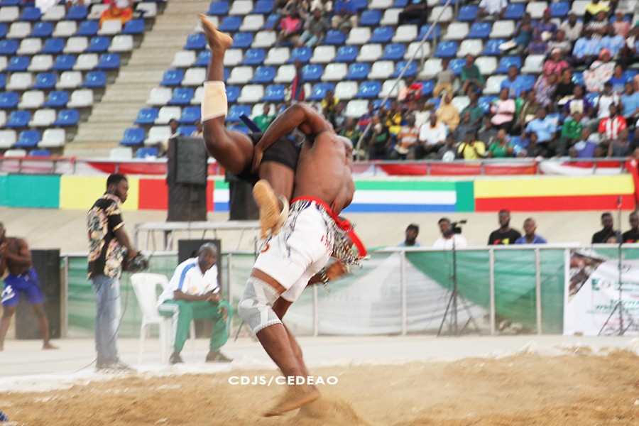 Une vue en image de la 13e édition du Tournoi de Lutte Africaine de la CEDEAO, une activité sportive régionale du Centre de Développement de la Jeunesse et des Sports de la CEDEAO