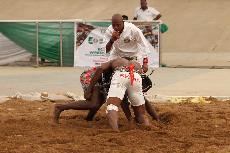 Une vue en image de la 13e édition du Tournoi de Lutte Africaine de la CEDEAO, une activité sportive régionale du Centre de Développement de la Jeunesse et des Sports de la CEDEAO